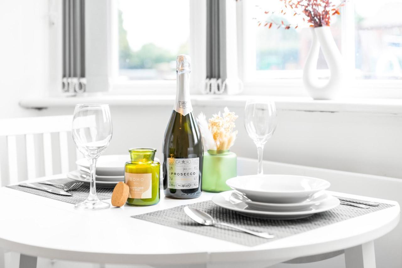 Beautiful Waterside Apartment - Parking - Perry Barr - Top Rated เบอร์มิงแฮม ภายนอก รูปภาพ