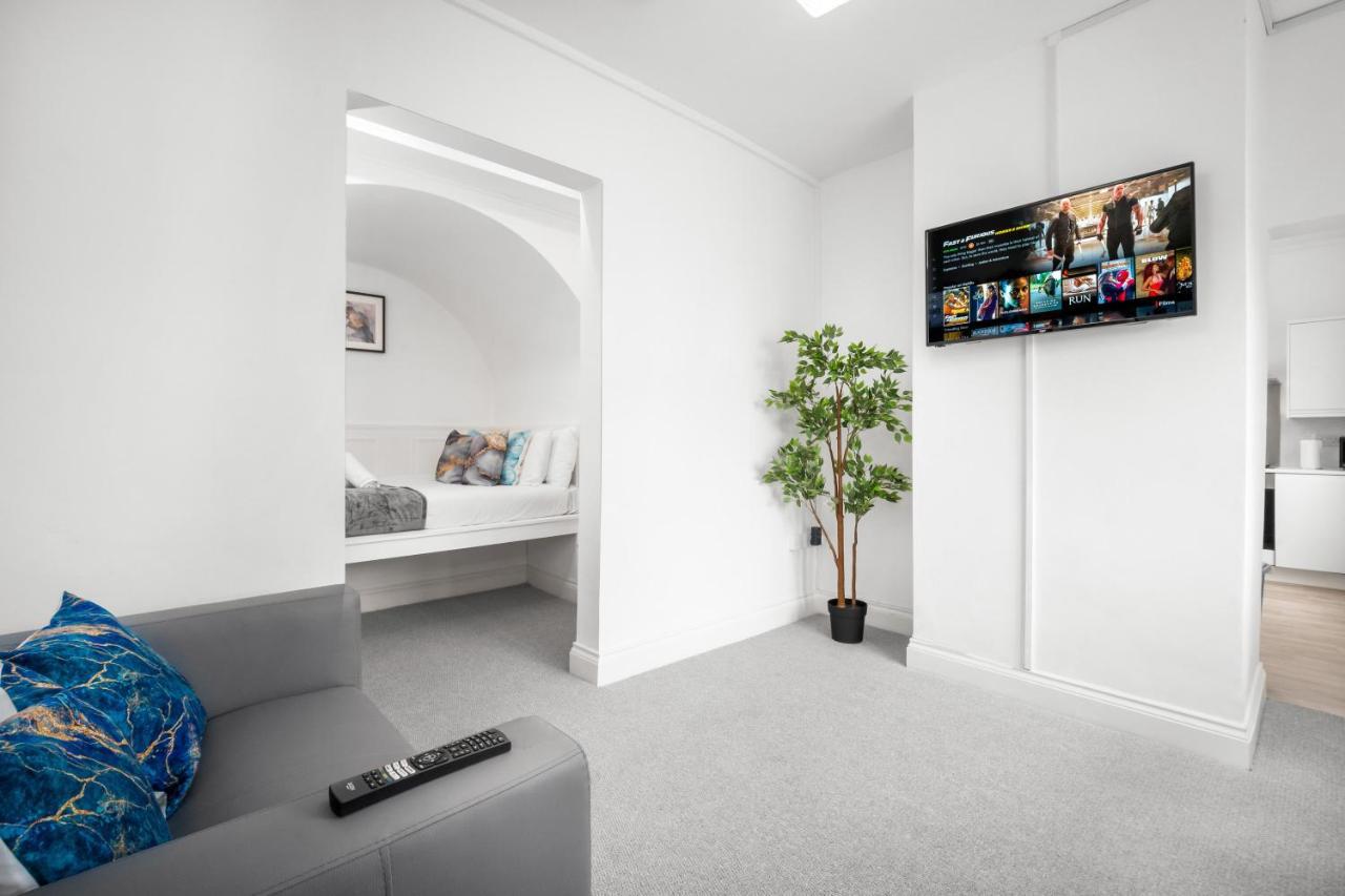 Beautiful Waterside Apartment - Parking - Perry Barr - Top Rated เบอร์มิงแฮม ภายนอก รูปภาพ