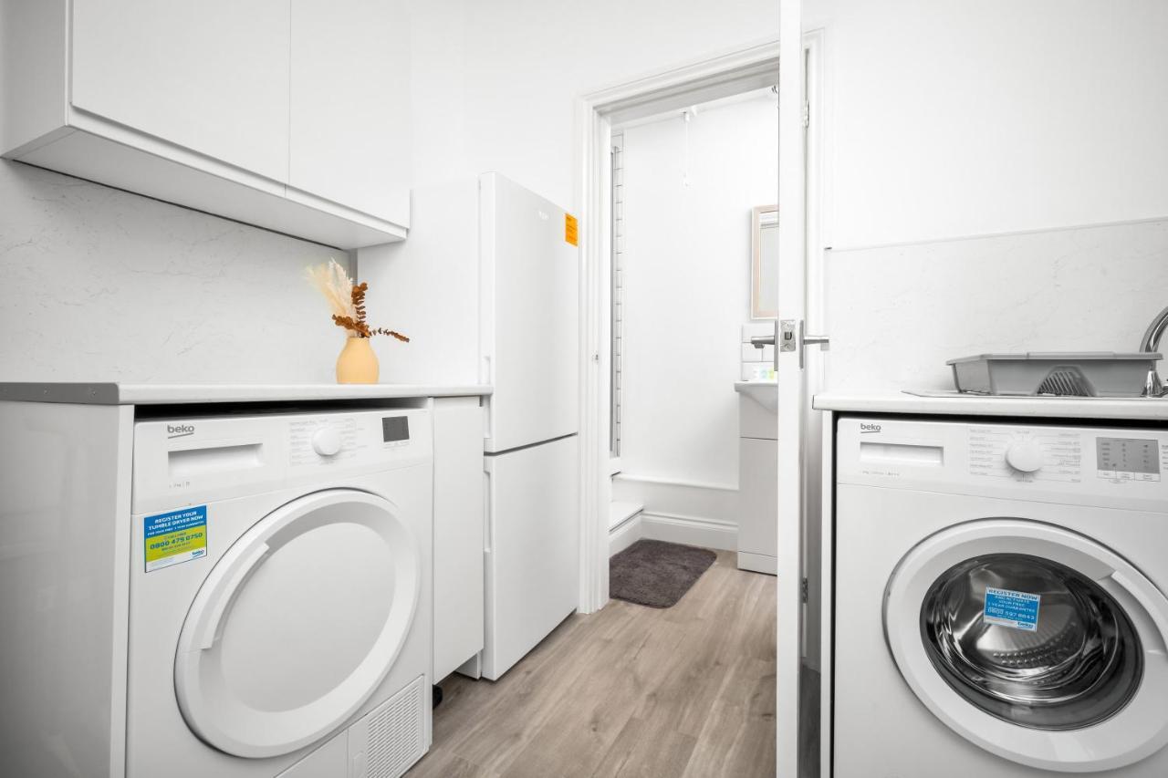 Beautiful Waterside Apartment - Parking - Perry Barr - Top Rated เบอร์มิงแฮม ภายนอก รูปภาพ