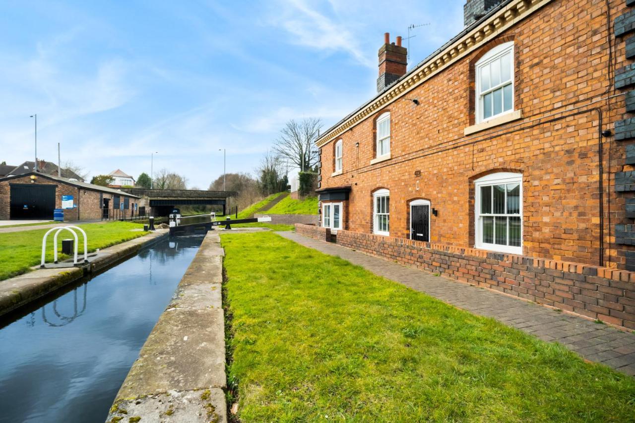 Beautiful Waterside Apartment - Parking - Perry Barr - Top Rated เบอร์มิงแฮม ภายนอก รูปภาพ