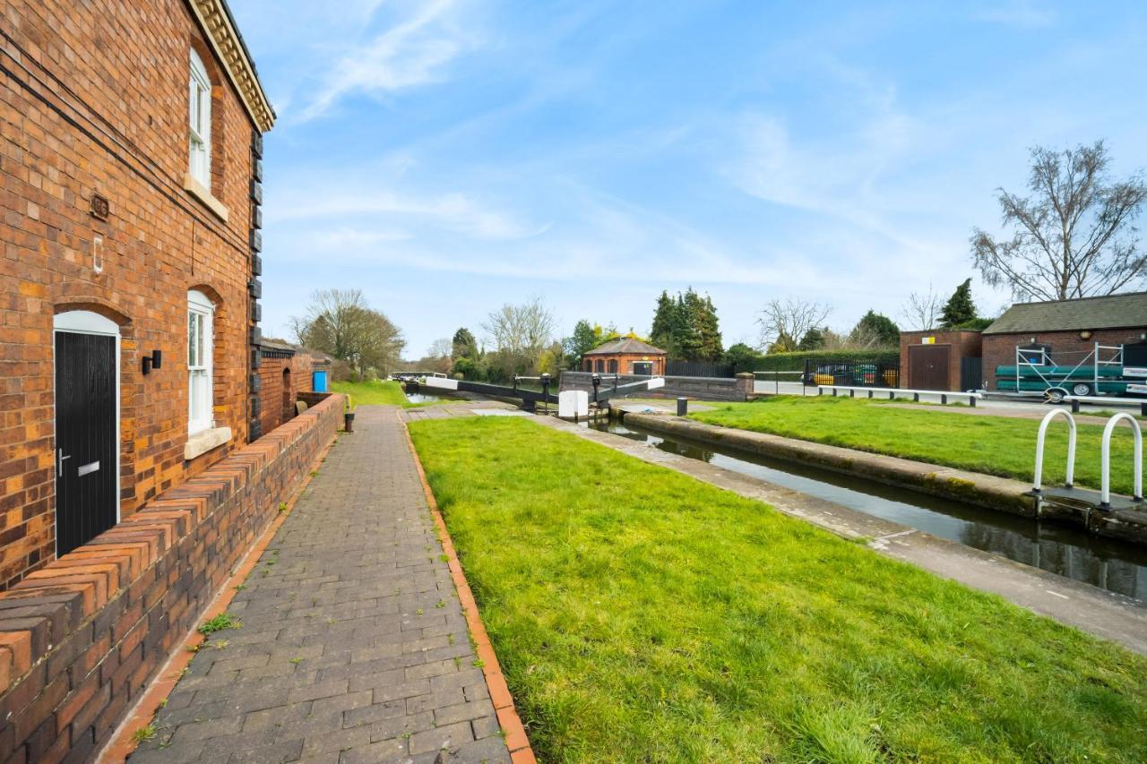 Beautiful Waterside Apartment - Parking - Perry Barr - Top Rated เบอร์มิงแฮม ภายนอก รูปภาพ