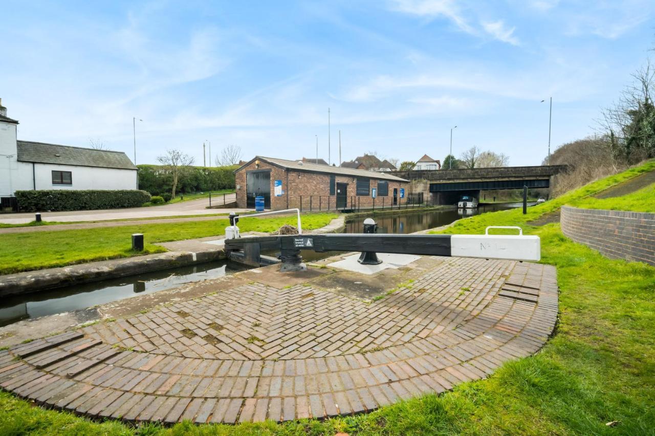 Beautiful Waterside Apartment - Parking - Perry Barr - Top Rated เบอร์มิงแฮม ภายนอก รูปภาพ