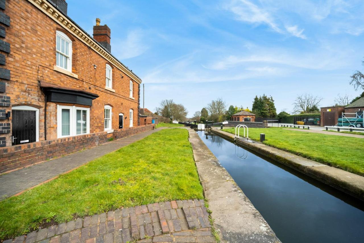 Beautiful Waterside Apartment - Parking - Perry Barr - Top Rated เบอร์มิงแฮม ภายนอก รูปภาพ